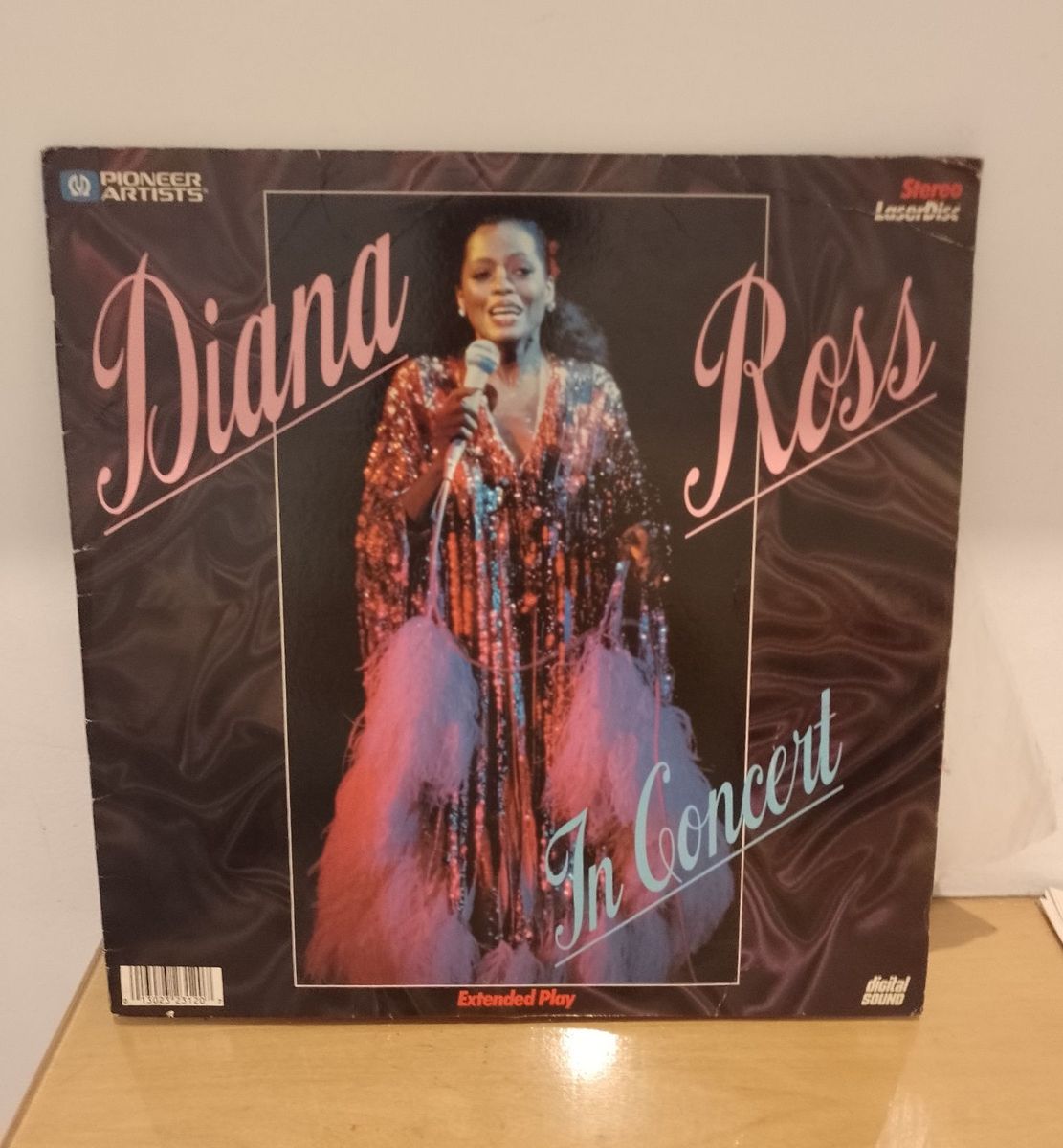 Laser Disc Aretha Franklin e Diana Ross em Ótimo Estado de Conservação Item de Música Digital