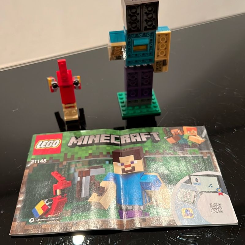 Brinquedo Lego Minecraft Bigfig Steve com Papagaio 21148