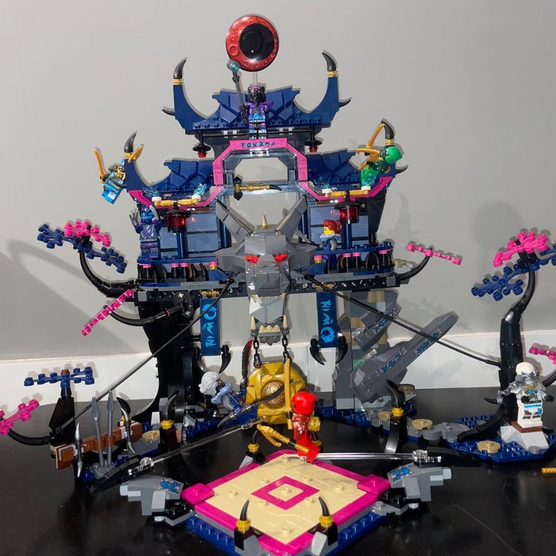Lego® Ninjago® - Dojo da Sombra da Máscara do Lobo | 1190 Peças
