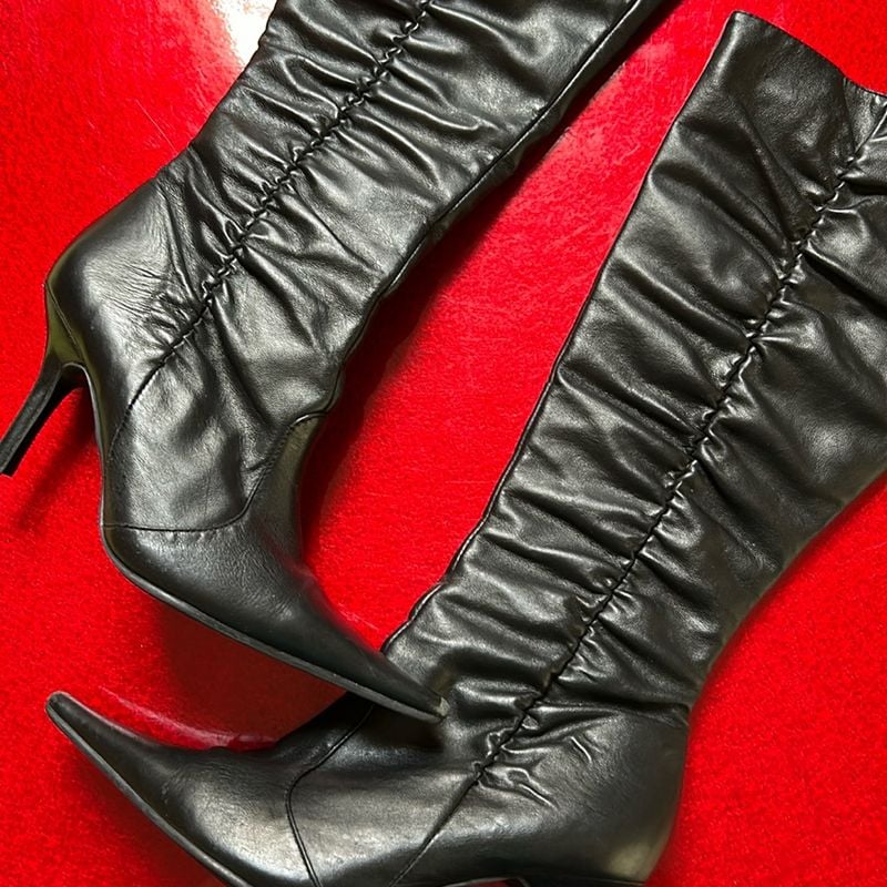 Linda Bota em Couro Legítimo- Obs: Precisa Colocar Borrachinha No