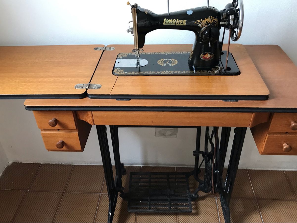 Linda Máquina de Costura Antiga da Marca Long Life Item Info & Eletro Long Life Usado 47643203