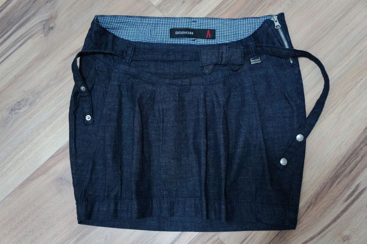 saia jeans curta com cinto