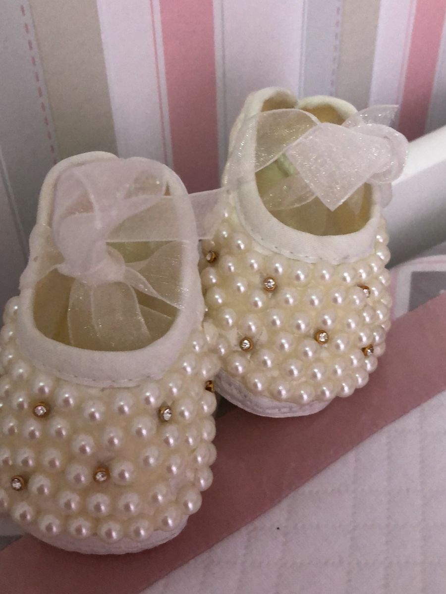 sapatinho de bebe feito a mao