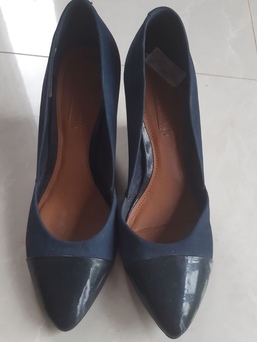 scarpin anabela arezzo