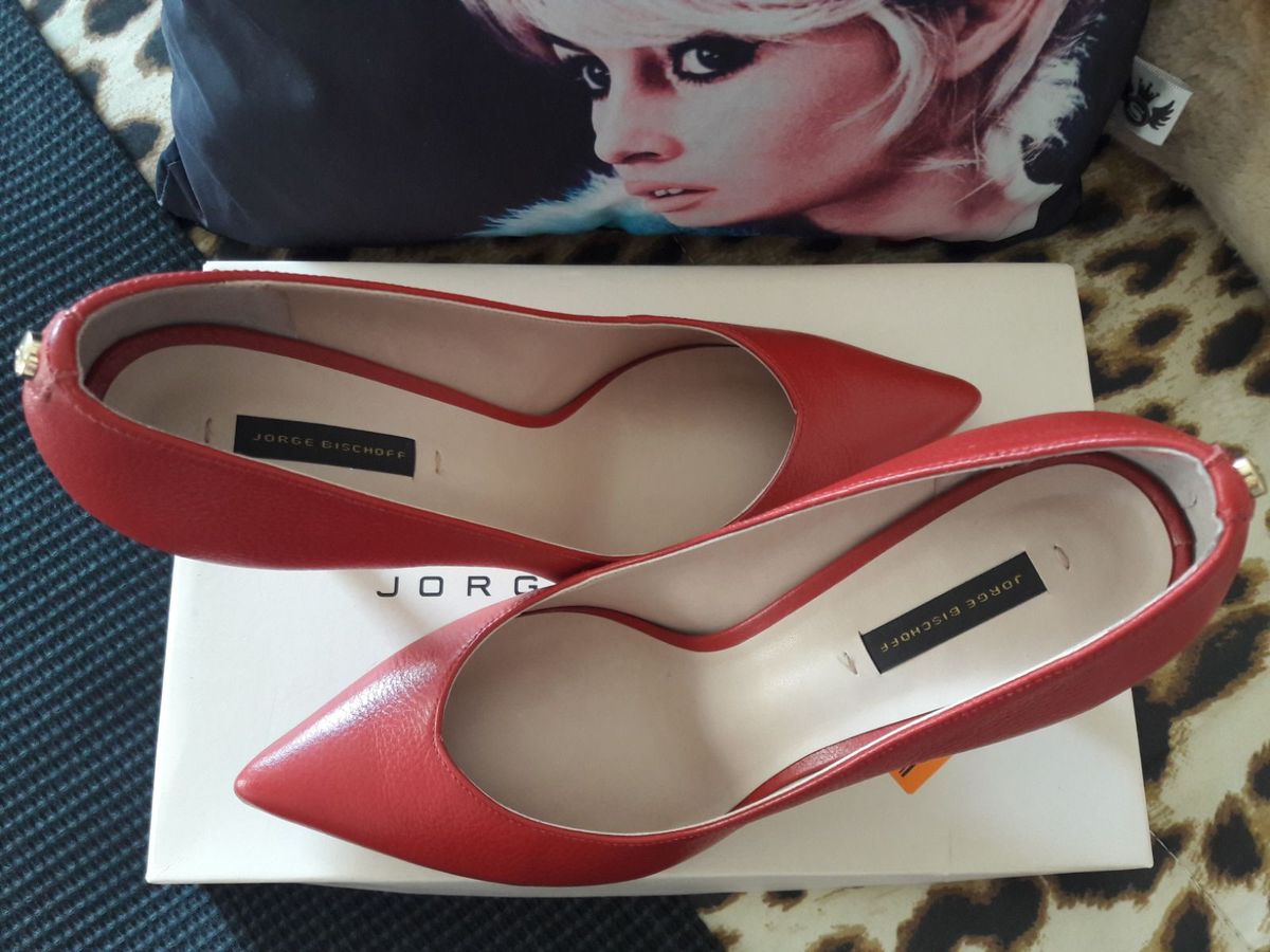 jorge bischoff scarpin vermelho