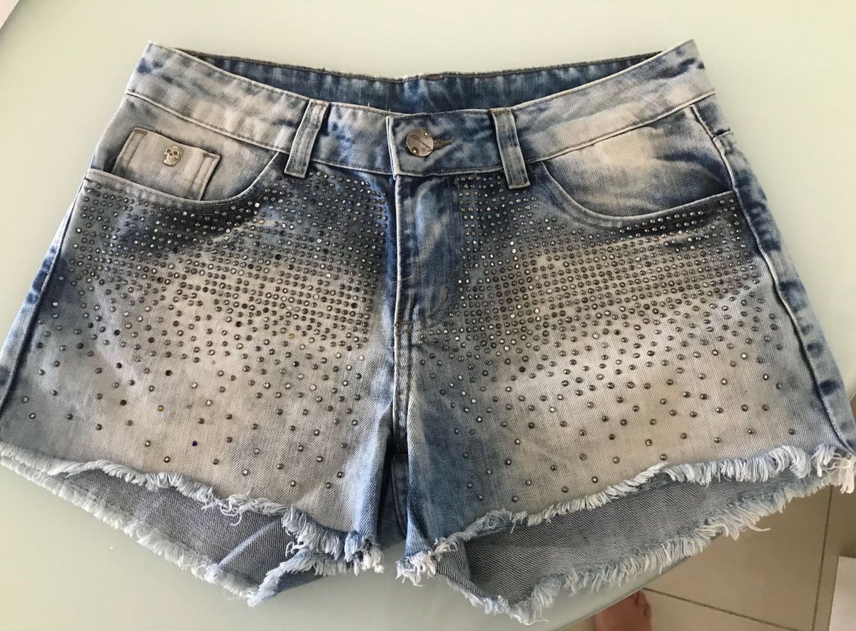 short jeans com pedras