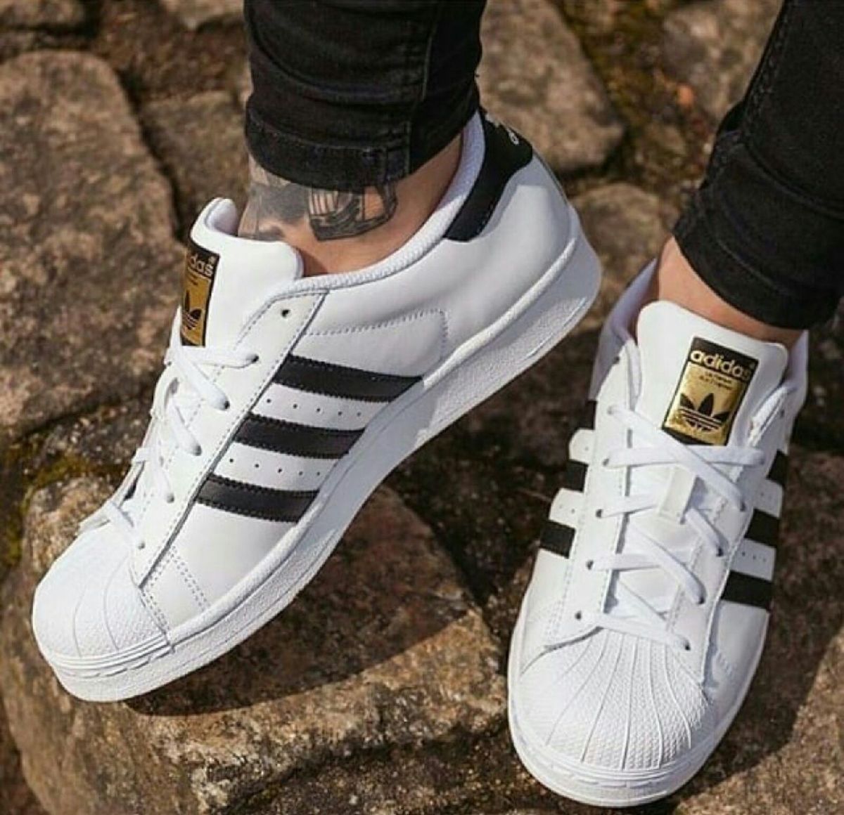 tenis adidas estiloso