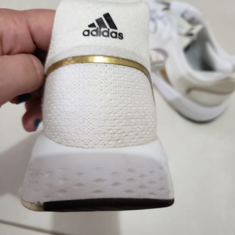 Adidas branco best sale e dourado