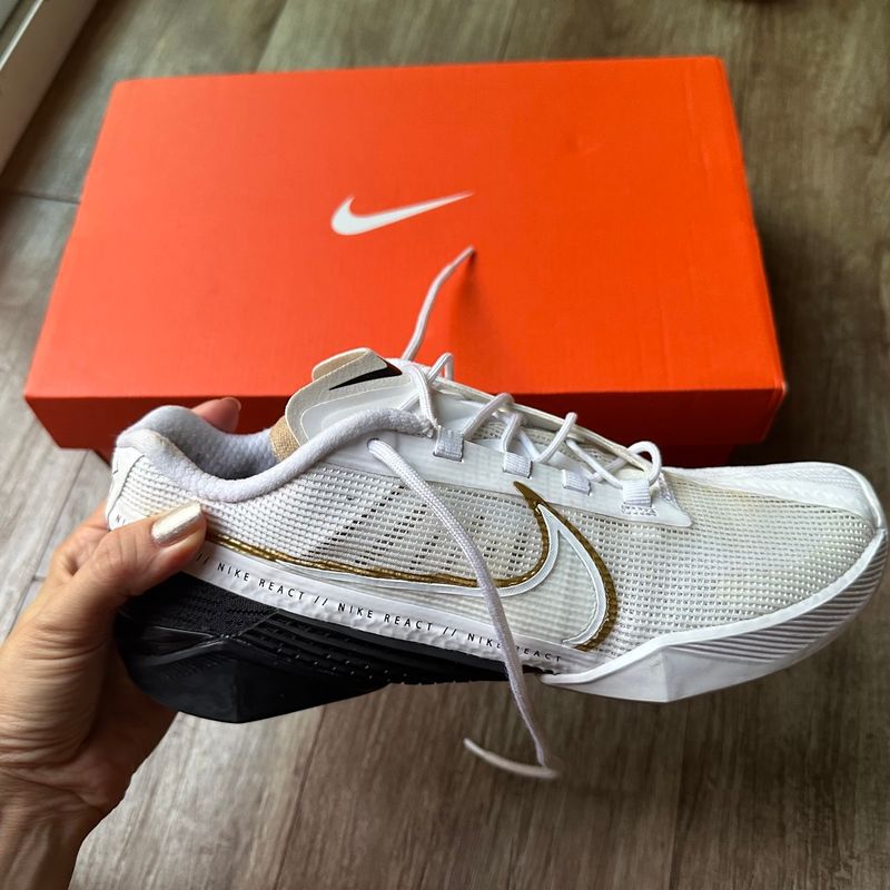 Nike react cheap white and gold