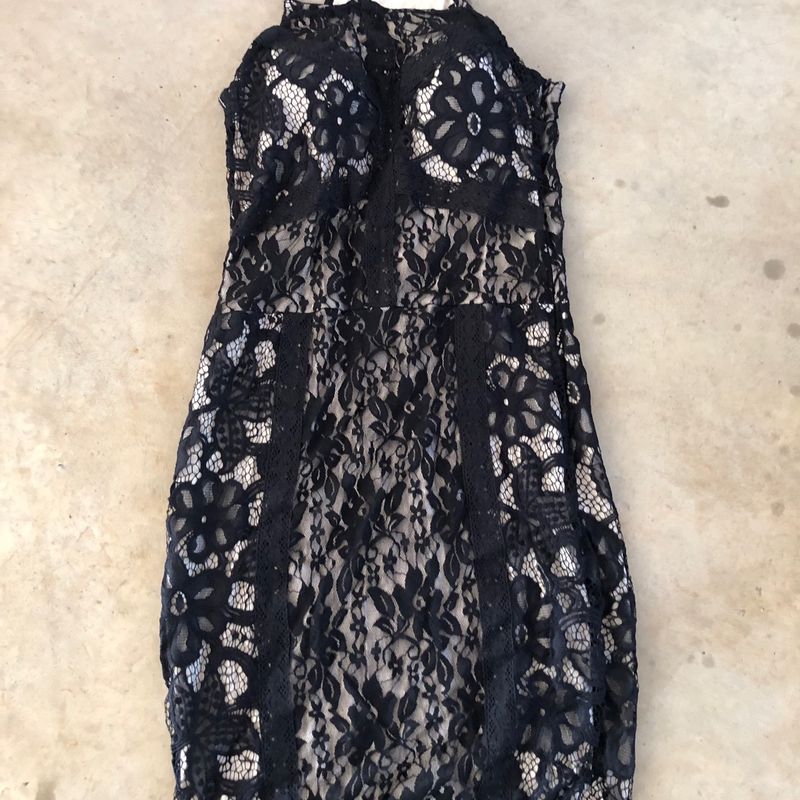Lindo Vestido Tubinho em Renda Forrado com Lycra Preto Tamanho