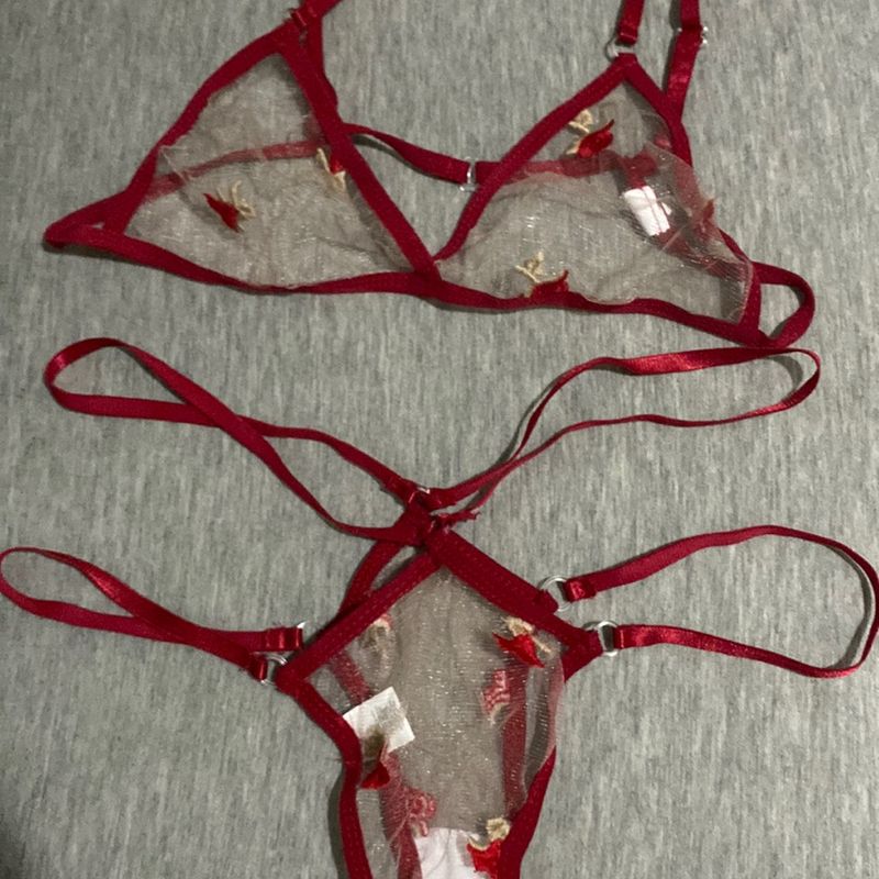 https://photos.enjoei.com.br/lingerie-transparente-e-vermelha-87184956/800x800/czM6Ly9waG90b3MuZW5qb2VpLmNvbS5ici9wcm9kdWN0cy8xMDk4MzM5NC8wZDNkY2QwMjQ1ZjBhYWI5MzJlMDIwOTA4MGNhZmUzOS5qcGc