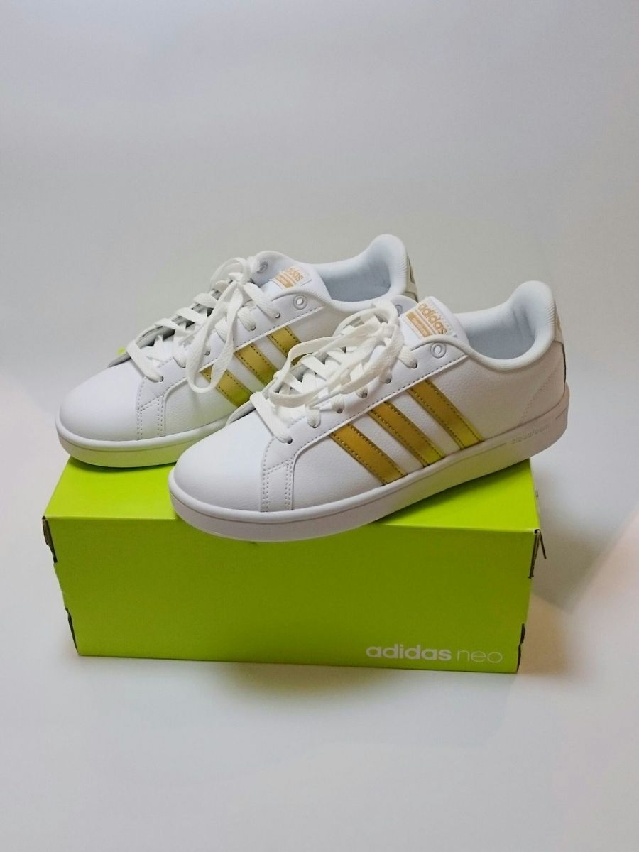 adidas listras douradas