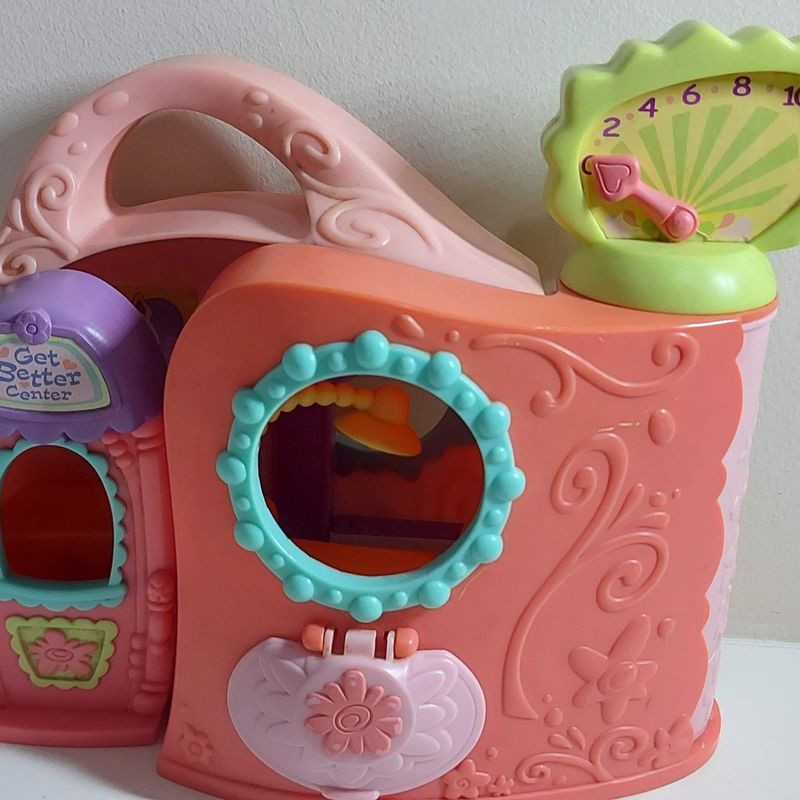 Littlest Pet Shop Get Better Center Playset