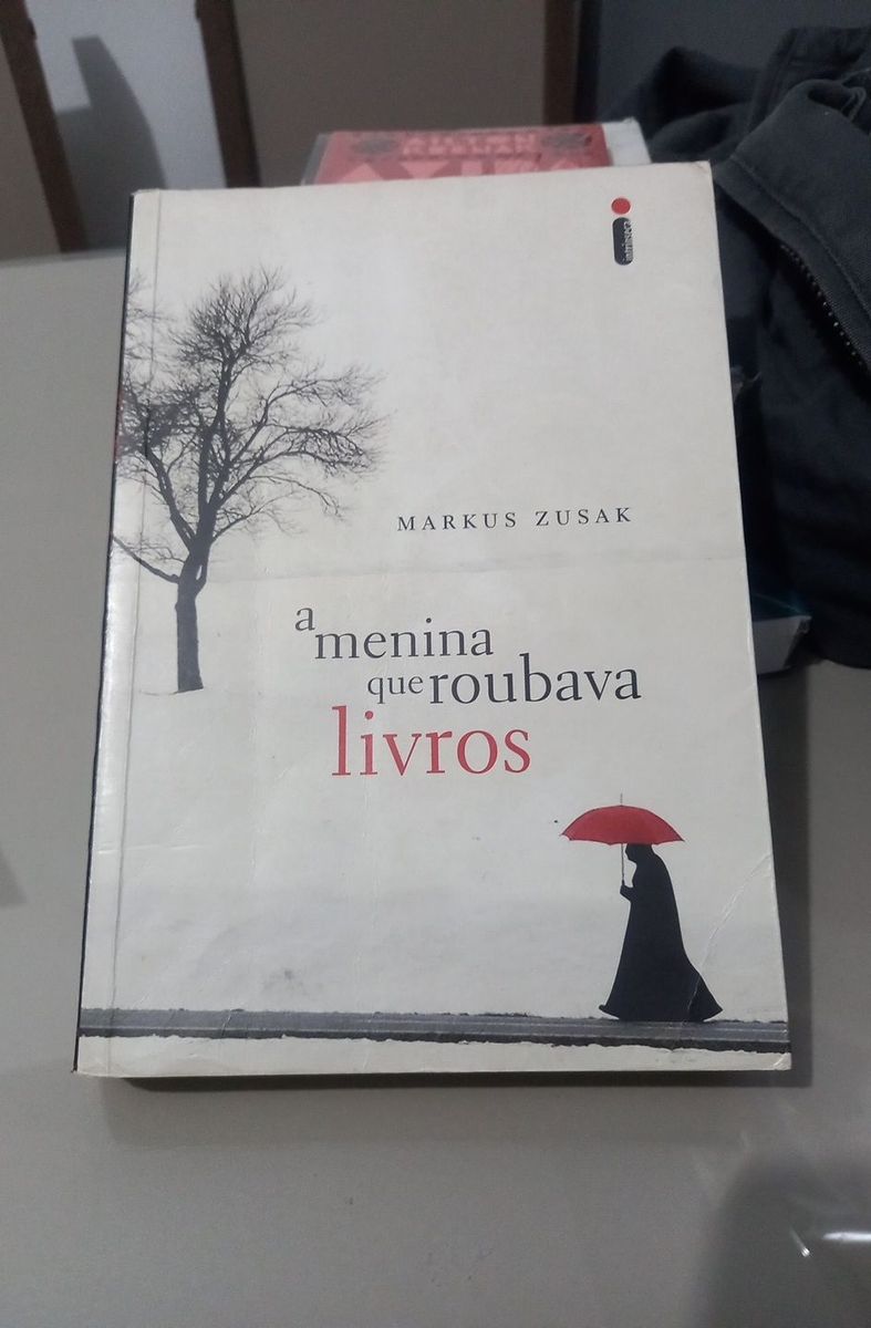 Livro a Menina Que Roubava Livros - Markus Zusak | Livro Intrinseca ...