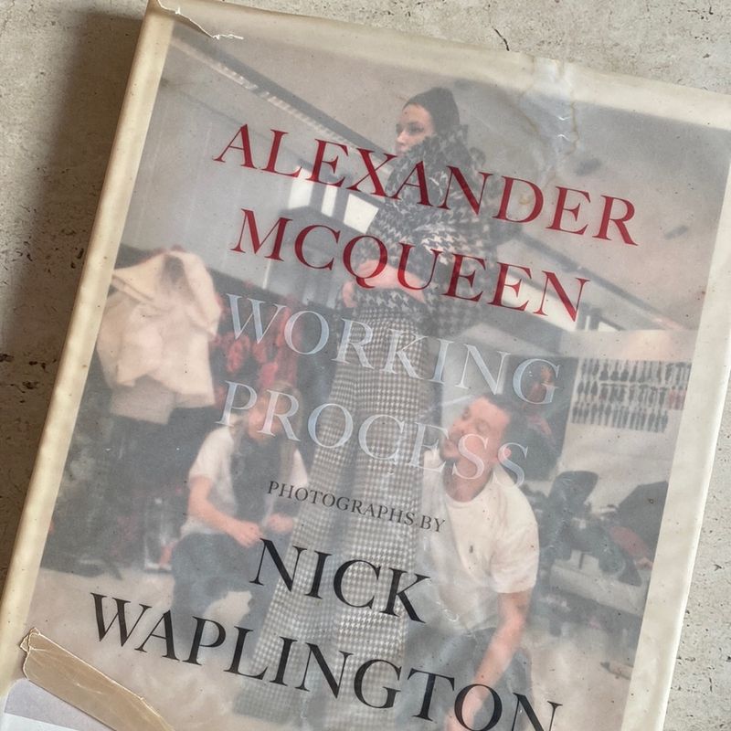 Livro Coffee Table Book Alexander Mcqueen Working Process | Livro