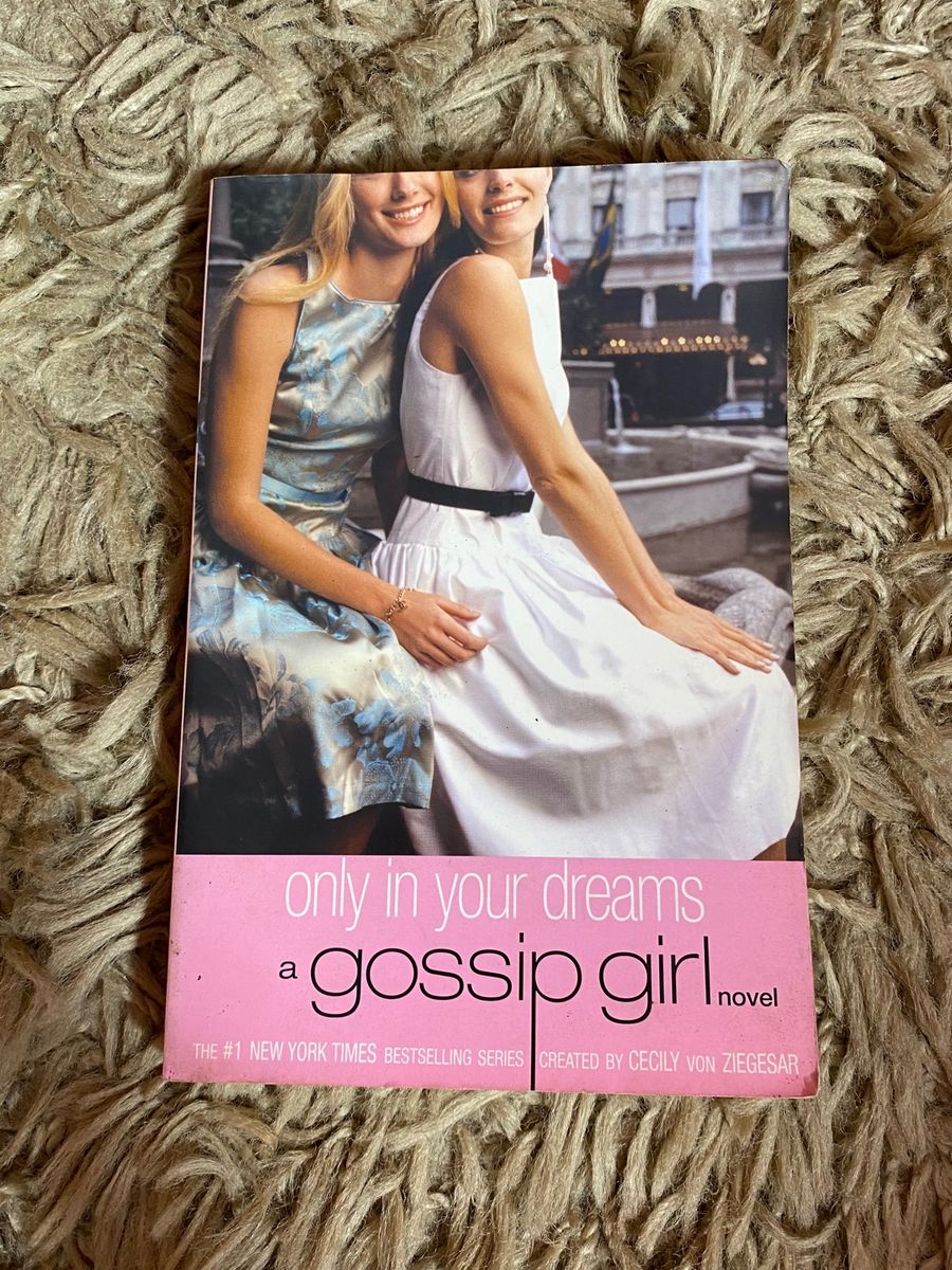 Livro gossip girl de cecily von ziegesar (inglês)