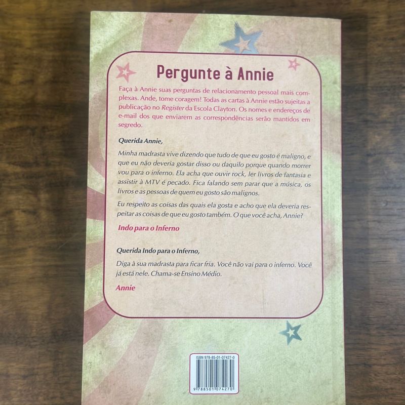 Barbie- Livro Segredos de Princesa