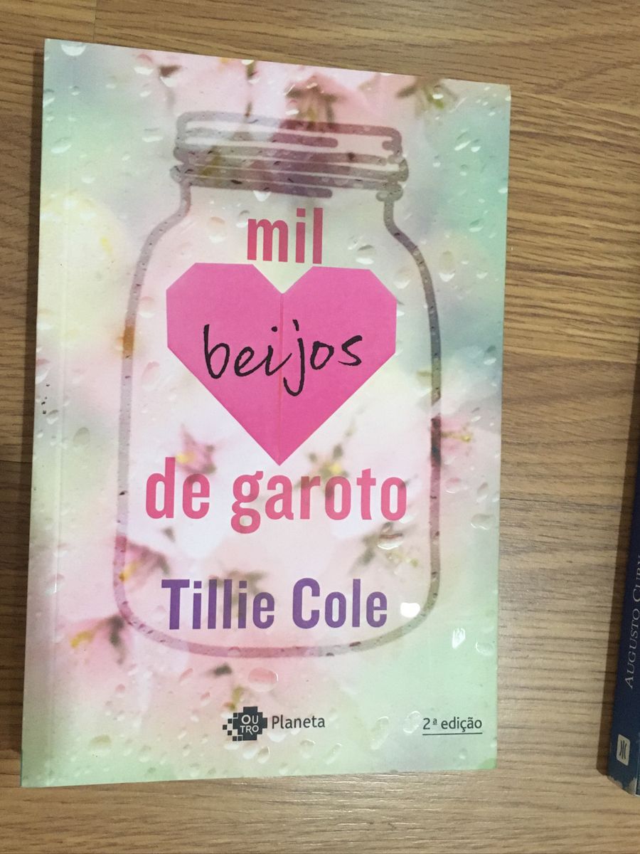 Livro Mil Beijos De Garoto - Tillie Cole | Livro Editora Outro Planeta ...