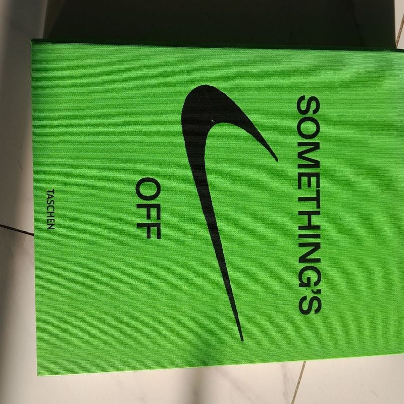 Livro Nike Virgil Abloh Icons Icons Something'S Off Taschen