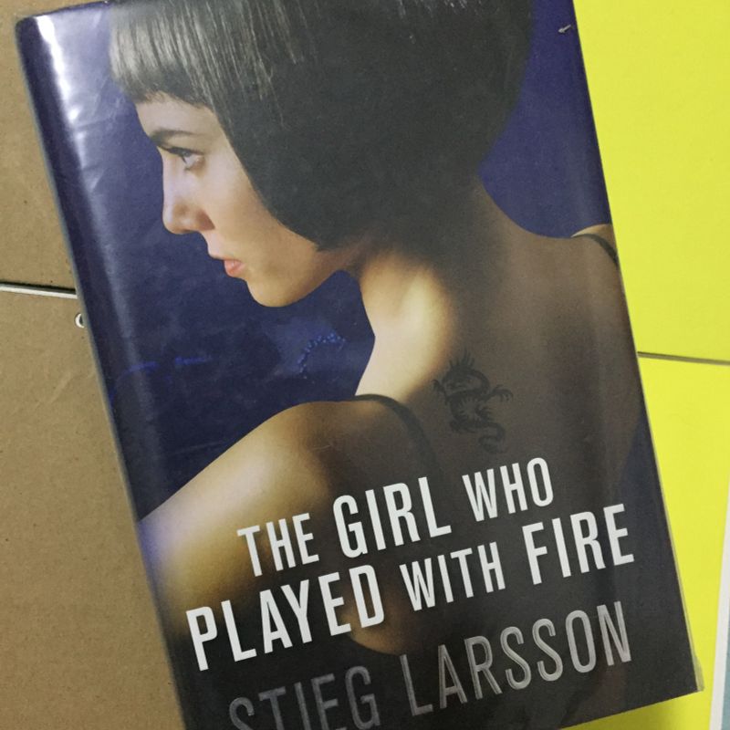 Livro The Girl who played with fire (em inglês) - Stieg Larsson