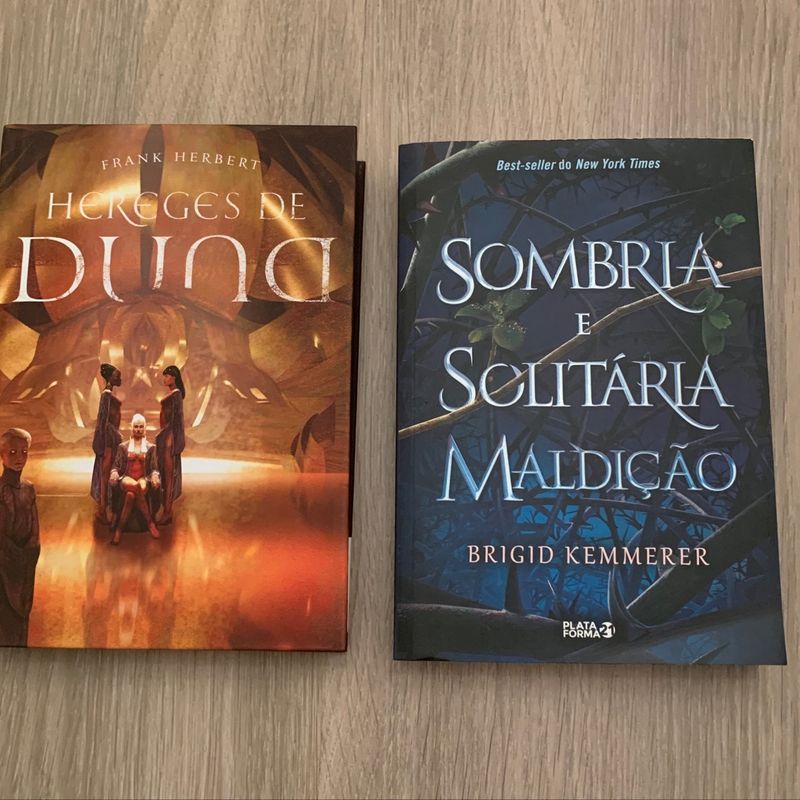 Sombria e Solitaria Maldicao (Em Portugues do Brasil) by _