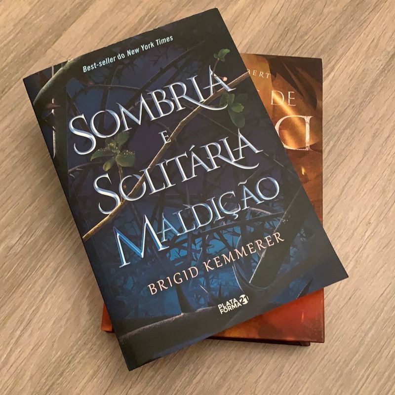 Sombria e Solitaria Maldicao (Em Portugues do Brasil) by _