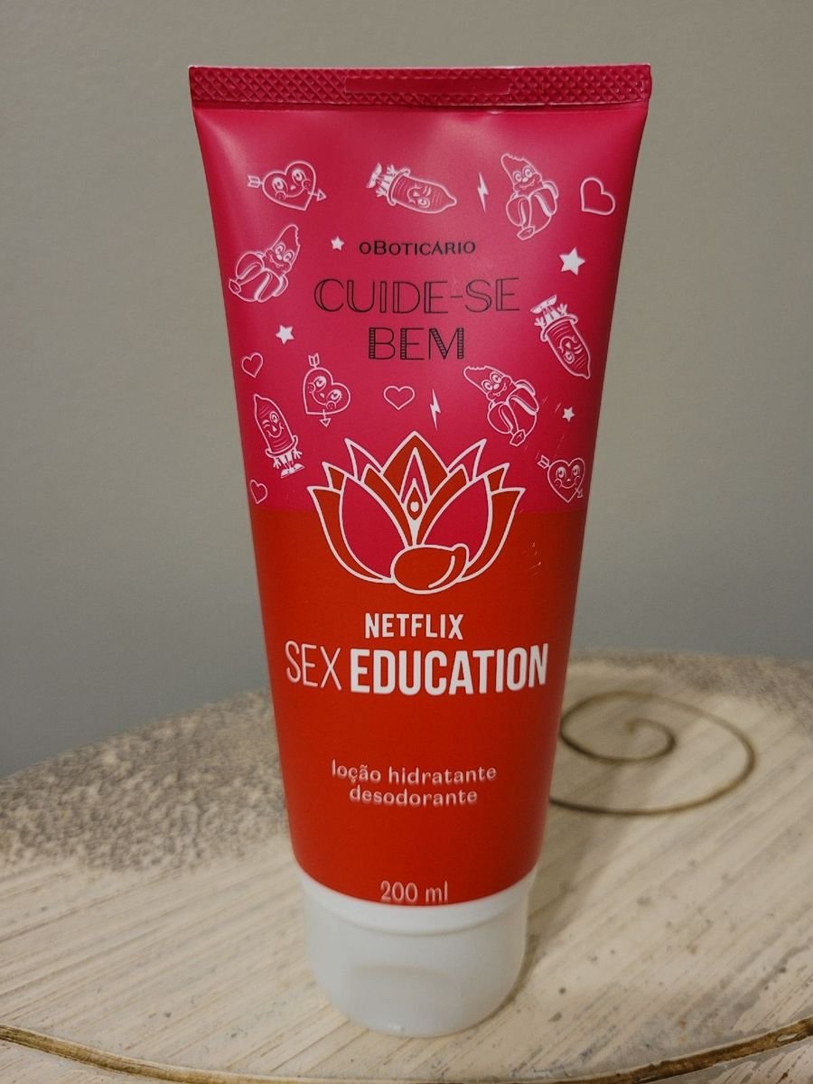 Loção Hidratante Linha Cuide Se Bem Netflix Sex Education 200ml Cosmético Feminino O 2452