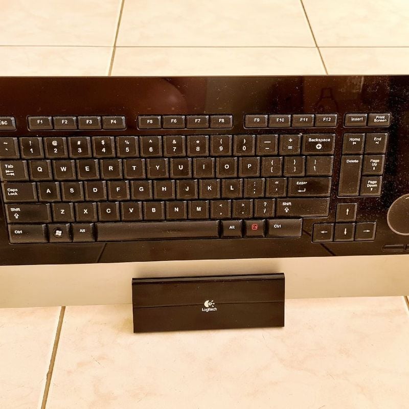 Logitech Dinovo Edge Keyboard com Base Preta | Logitech Usado