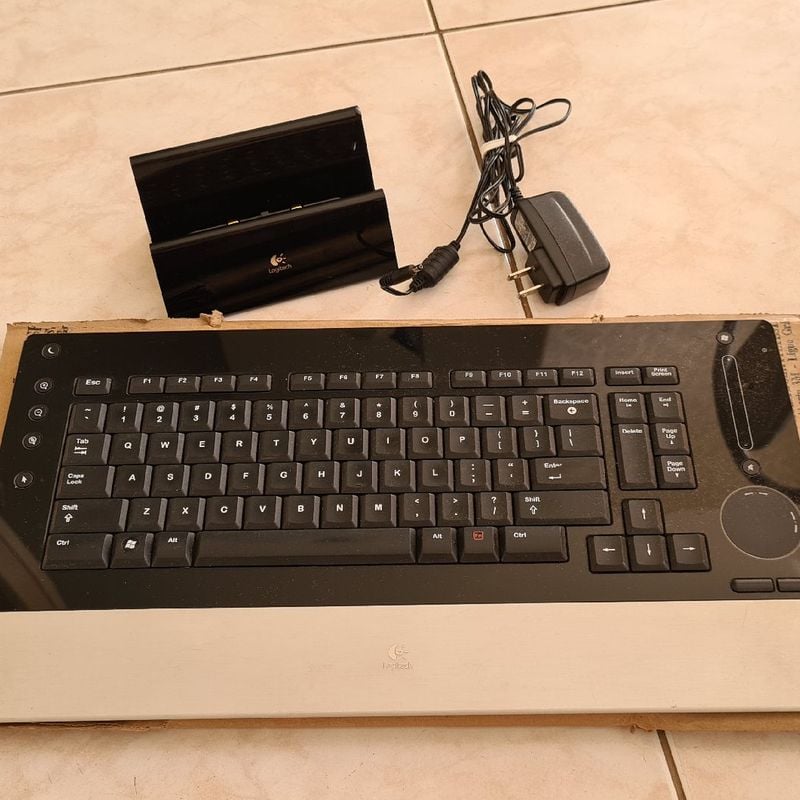 Logitech Dinovo Edge Keyboard com Base Preta | Logitech Usado