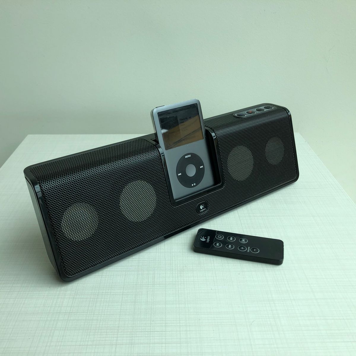 Logitech Mm50 Dock Station Ipod Item de Música Logitech Usado