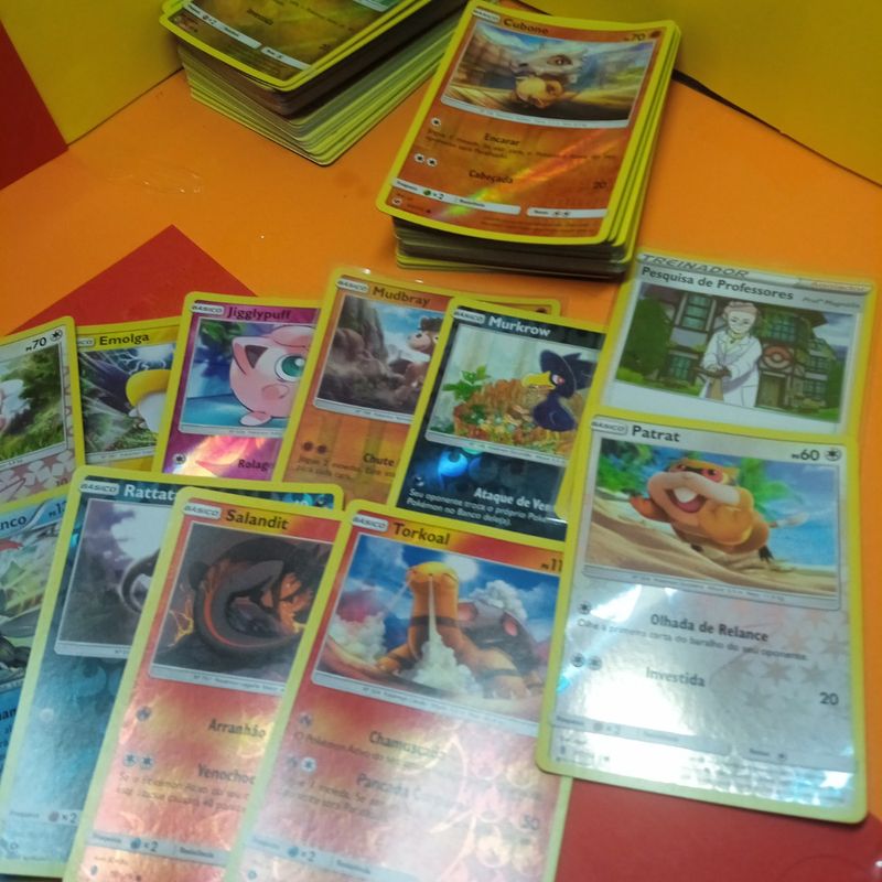 Lote 50 Cartas Pokémon + 2 BRILHANTES - CARTAS ORIGINAIS COPAG - Desconto  no Preço