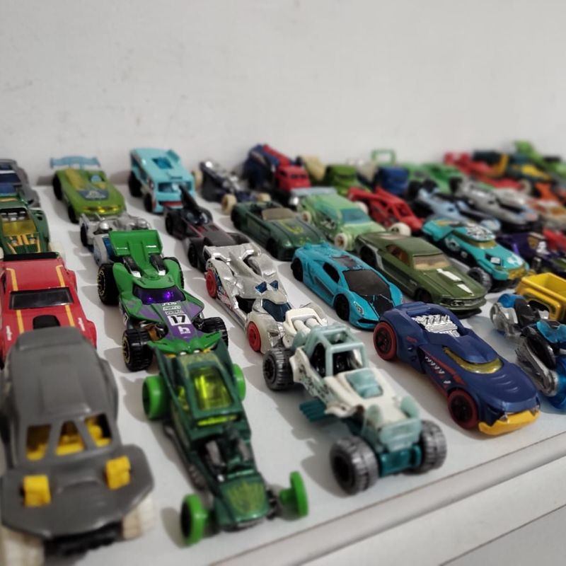 Hot Wheels Lot shops