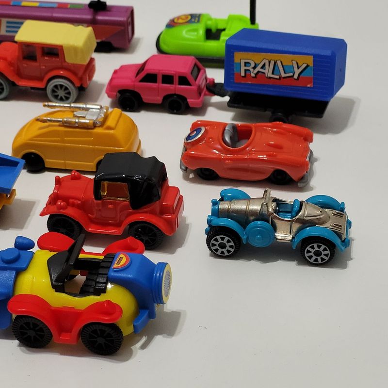 Miniatura de carro e locomotiva coleção Kinder ovo - Taffy Shop - Brechó de  brinquedos