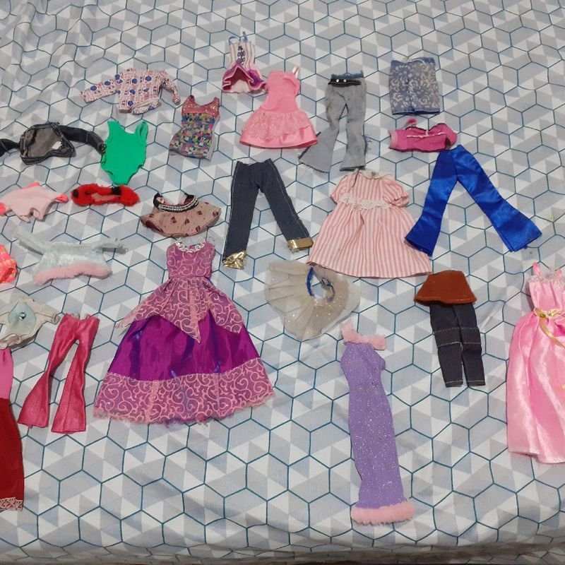 Lote Roupas Barbie