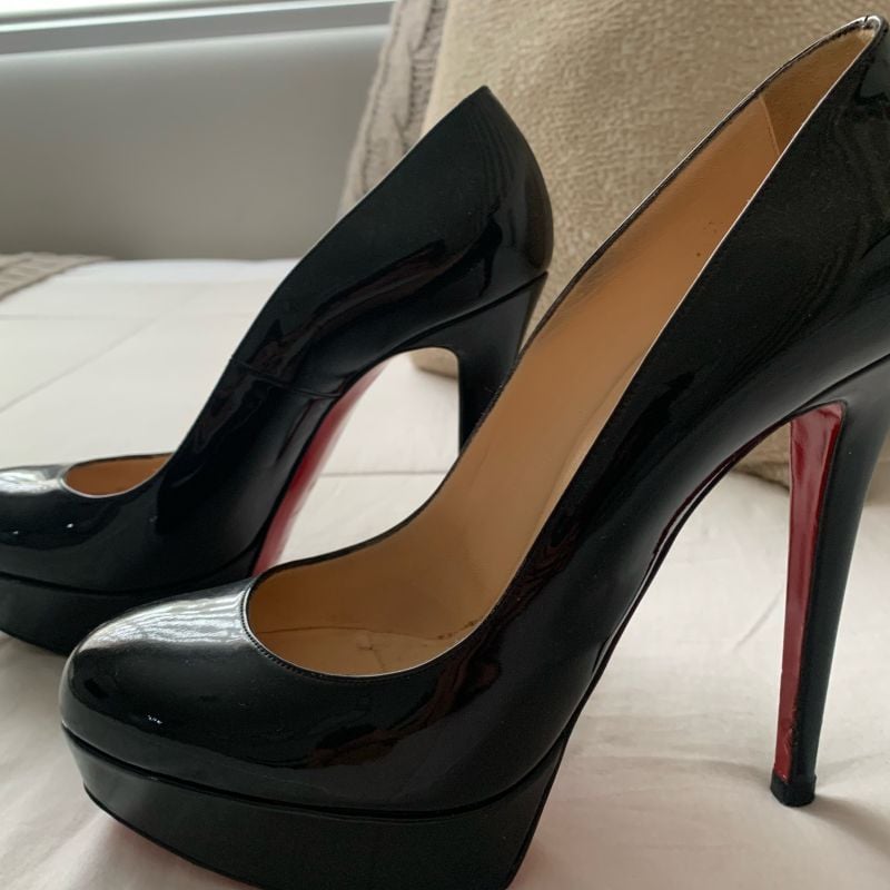 Louboutin store bianca preço