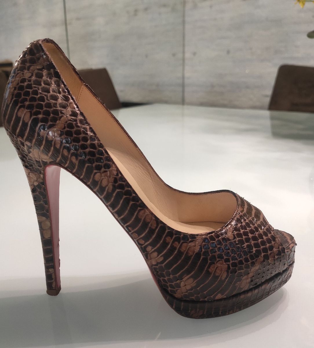 louboutin sapato feminino