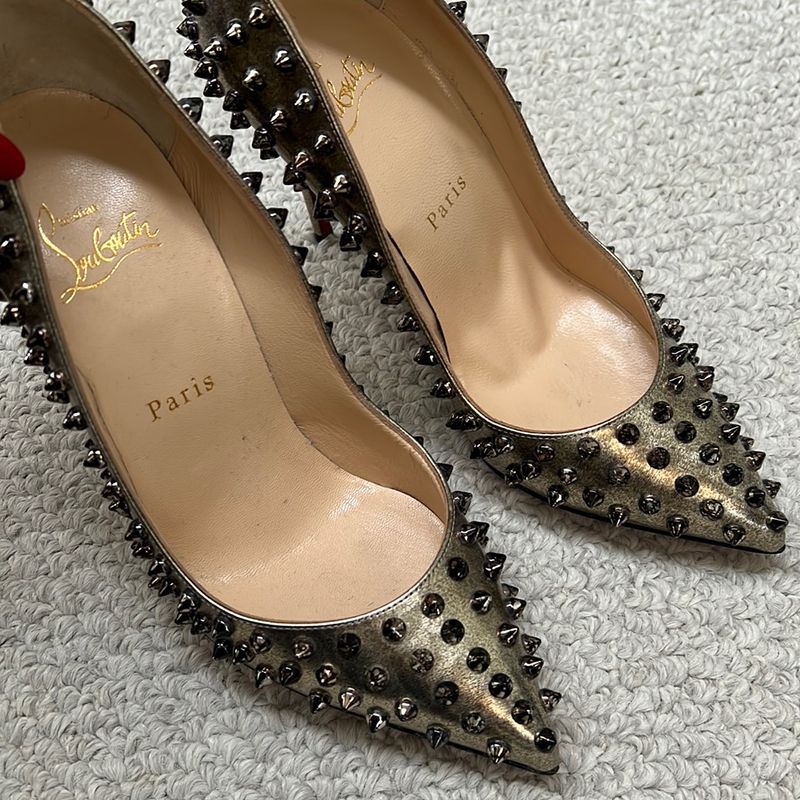 Escarpin on sale pointu louboutin