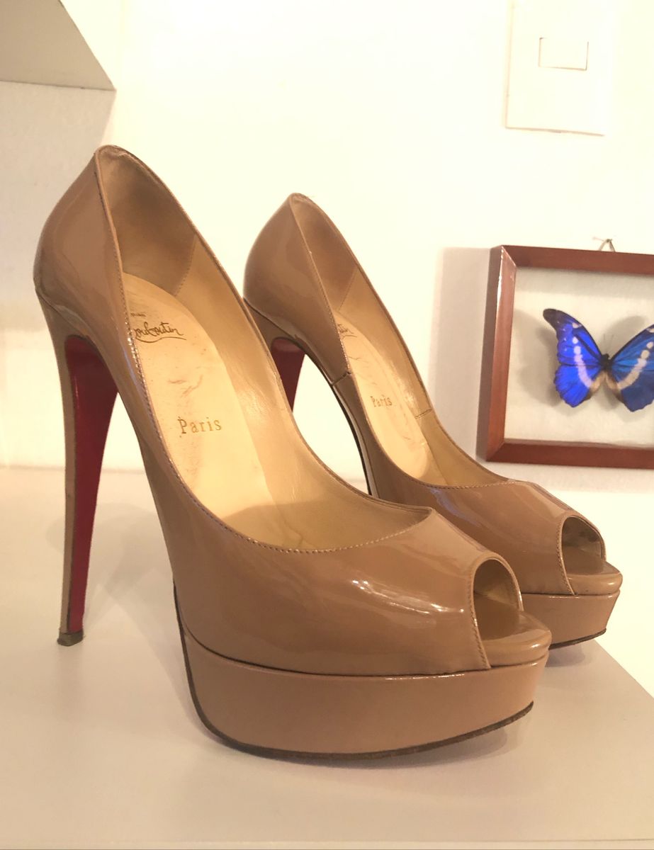 louboutin feminino preço