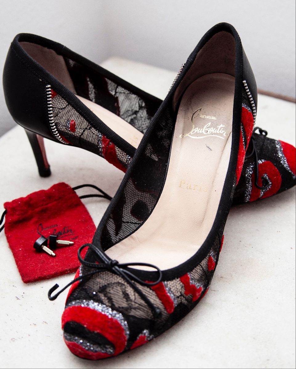 scarpin louboutin falso