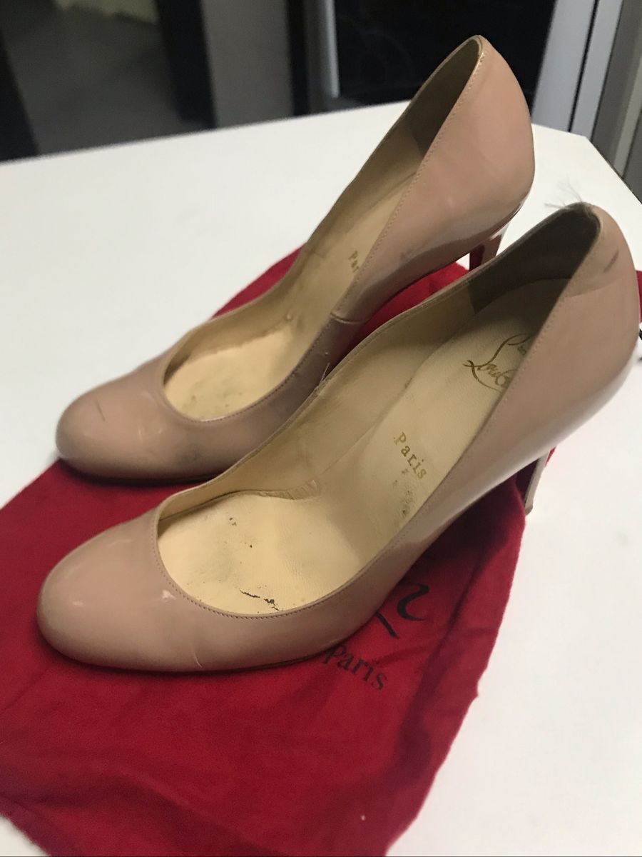 louboutin sapato feminino