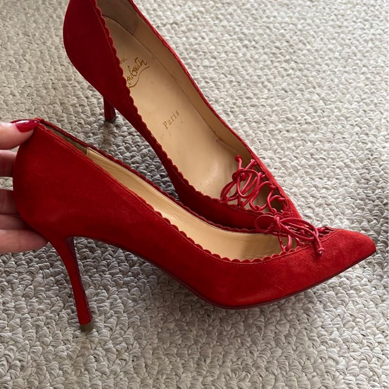 Scarpin store louboutin vermelho