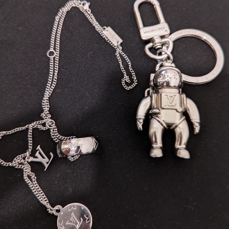 Izsilver Astronaut Keychain Louis Vuitton MP2213 Silver