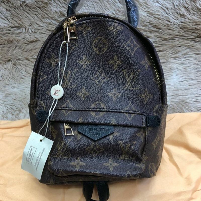 Mini mochila louis discount vuitton palm springs