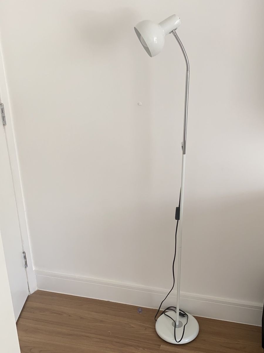 Luminária de Chão Branca Desmontável Tok&stock Móvel p/ Iluminação