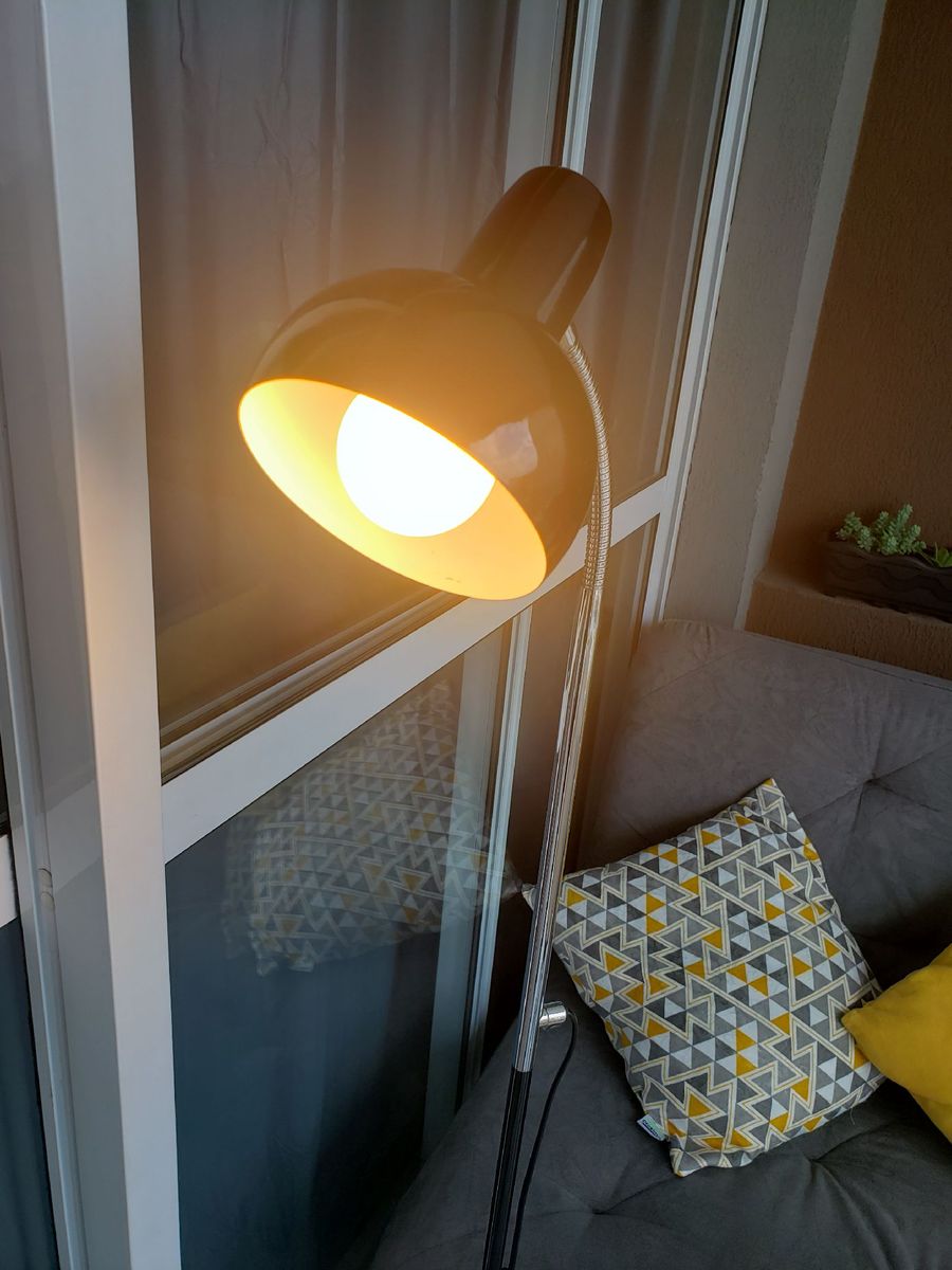 Luminária de Chão Tok&stok Preta Móvel p/ Iluminação Tok&Stok Usado