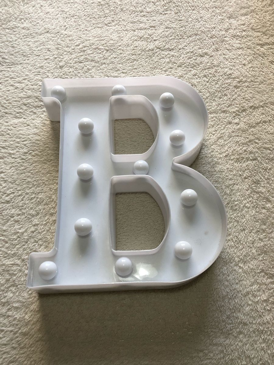 Luminária Led Letra B Item de Decoração Usado 48290265 enjoei