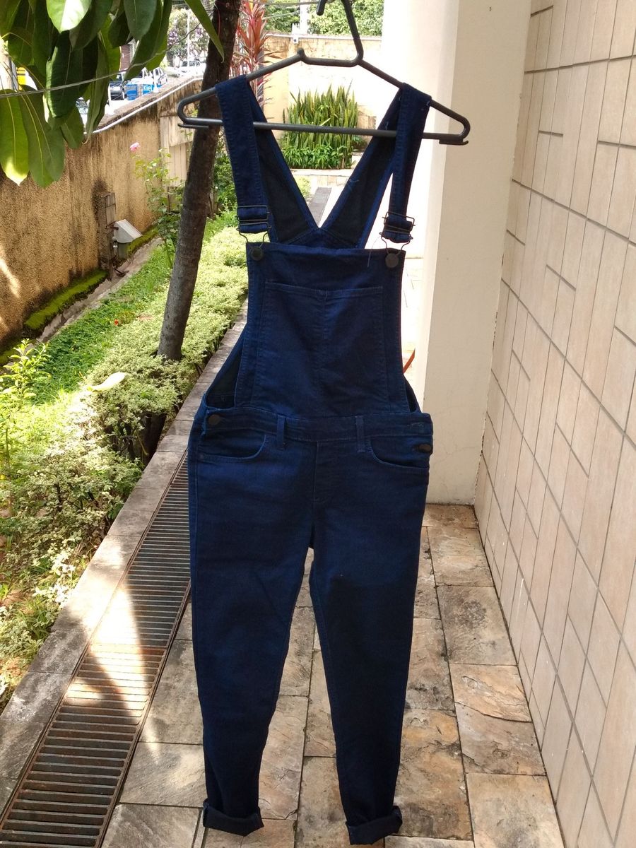 jardineira jeans azul escuro