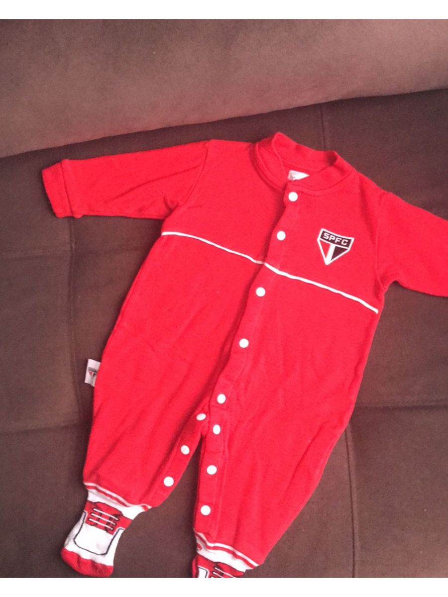 bebe com roupa do sao paulo
