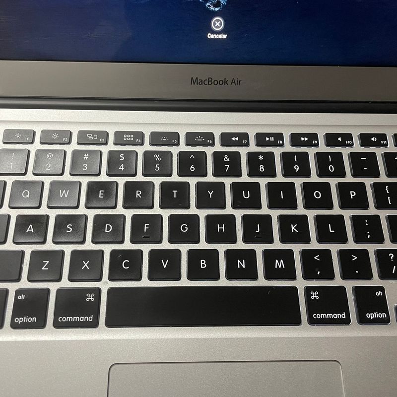Macbook Air Mqd32bz/A com Intel Core I5 Dual Core 8gb 128gb Macbook Air Mqd32bz/A com Intel Core I5 Dual Core 8gb 128gb