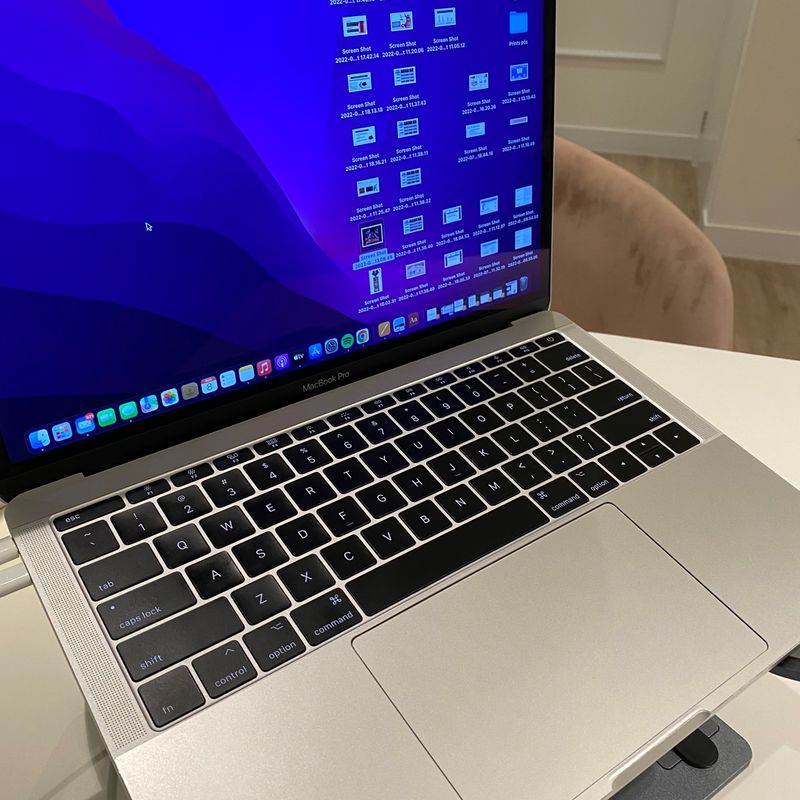 Macbook pro hot sale 13.3 inch 2017